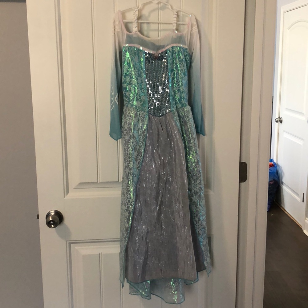 Gorgeous girls Elsa dress up dress
